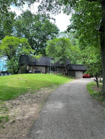 1009 Genoa Avenue NW Massillon OH 44646