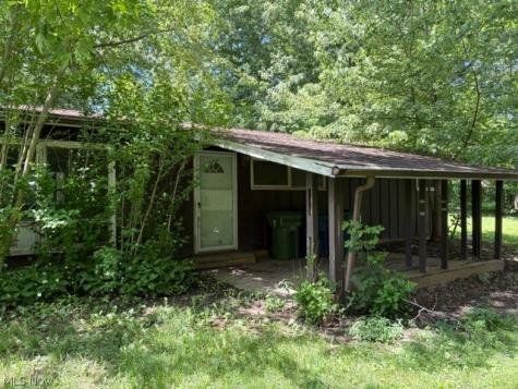 2033 Scenic Way Akron OH 44312
