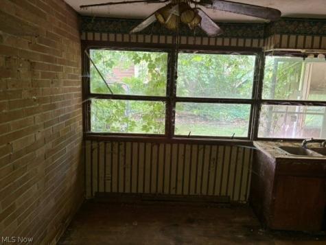 2033 Scenic Way Akron OH 44312