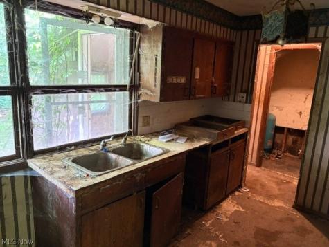 2033 Scenic Way Akron OH 44312