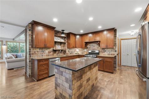 18643 Comstock Circle Middleburg Heights OH 44130