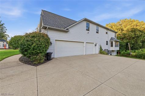 18643 Comstock Circle Middleburg Heights OH 44130