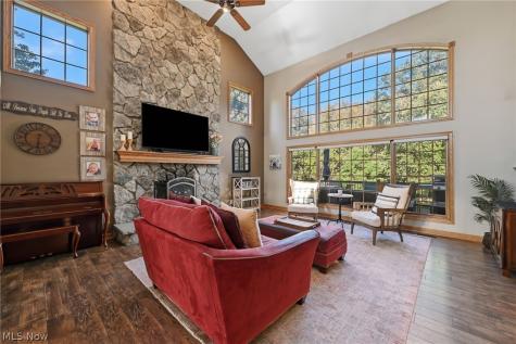18643 Comstock Circle Middleburg Heights OH 44130