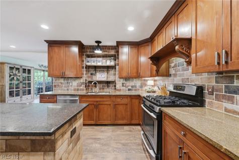 18643 Comstock Circle Middleburg Heights OH 44130