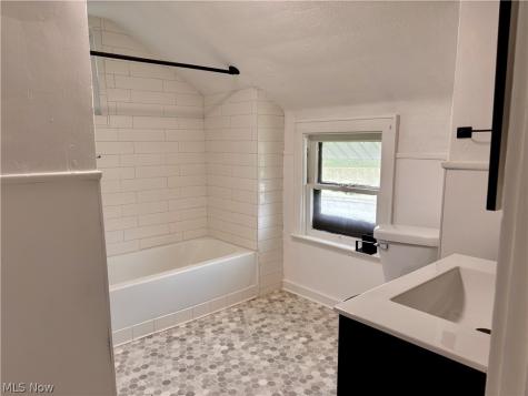 689 Brown Street Akron OH 44311