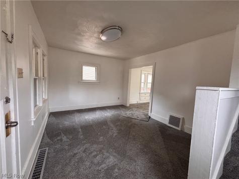 689 Brown Street Akron OH 44311