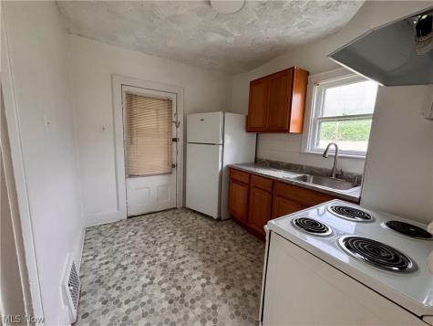 689 Brown Street Akron OH 44311