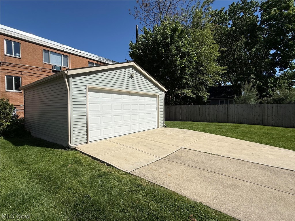 1369 Park Row Lakewood OH 44107