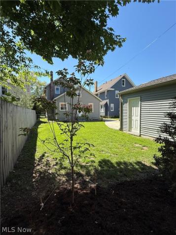 1369 Park Row Lakewood OH 44107