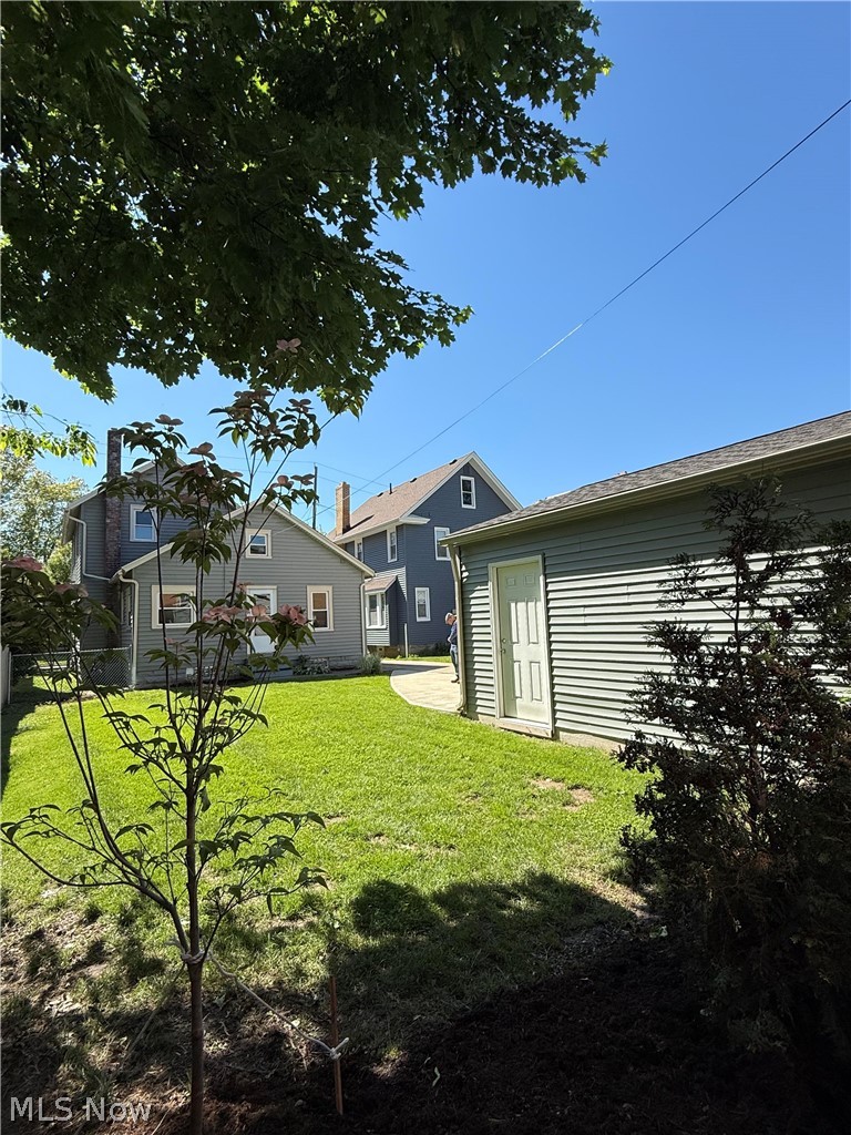 1369 Park Row Lakewood OH 44107