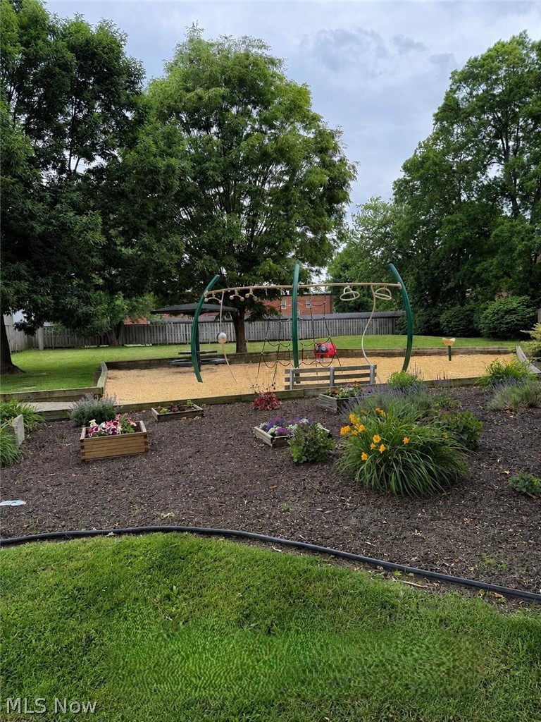 1369 Park Row Lakewood OH 44107