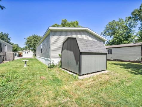 381 Westwoods Amherst OH 44001