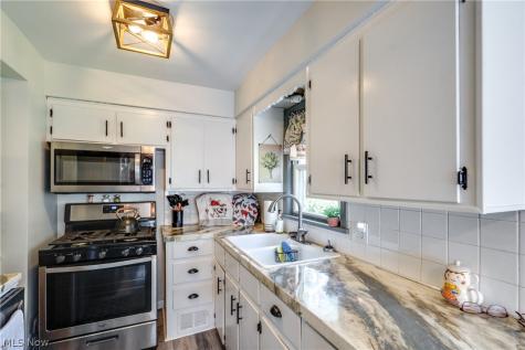 251 9th Street NE Barberton OH 44203