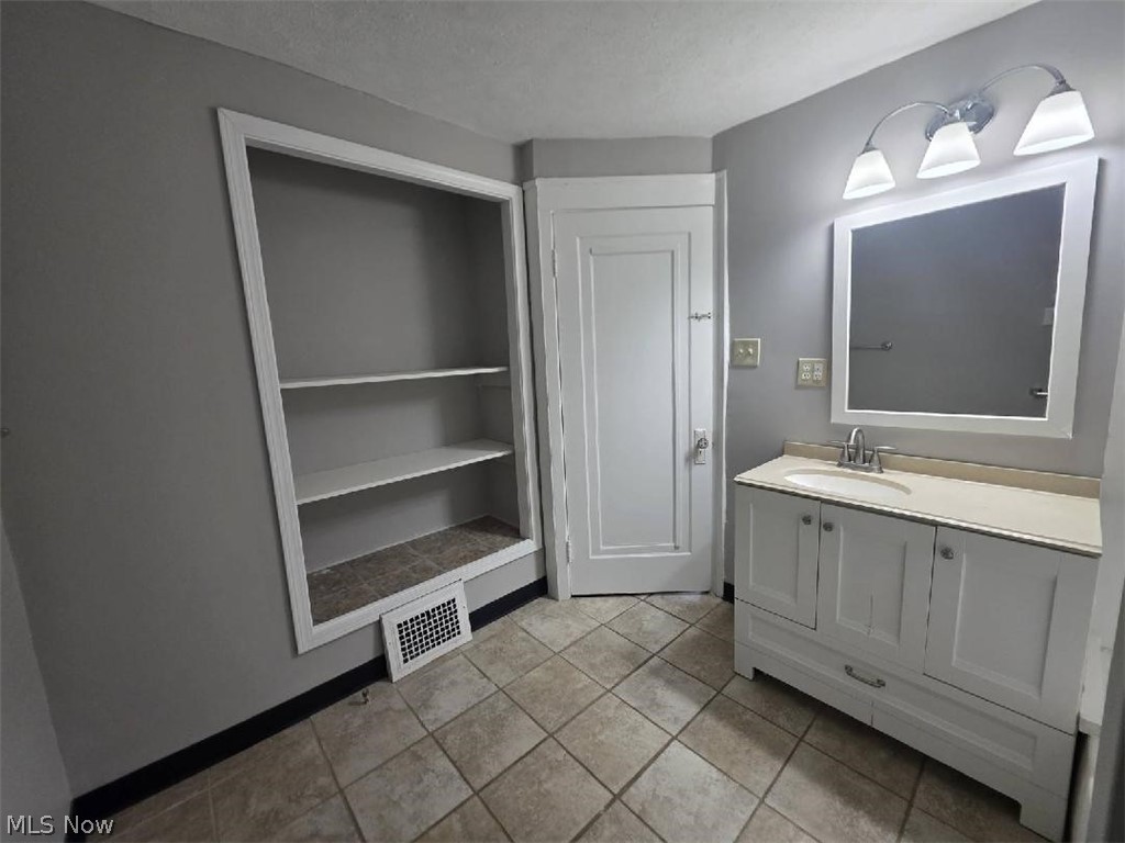 907 14th Street NE Canton OH 44714