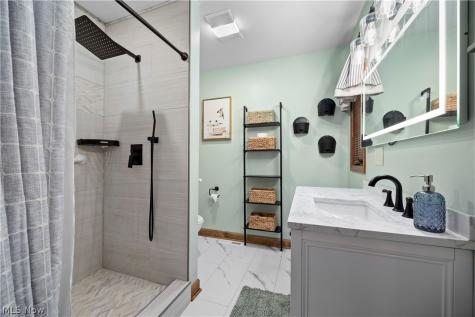 7587 Lewis Road Olmsted Twp OH 44138
