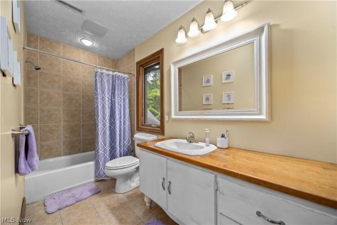 7587 Lewis Road Olmsted Twp OH 44138