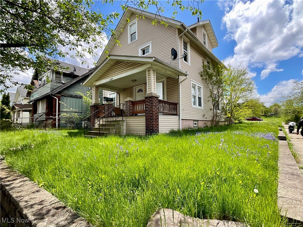 692 Roselawn Avenue Akron OH 44306