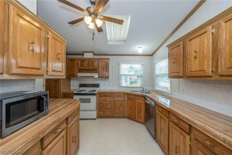 8 Jessica Lane Olmsted Twp OH 44138