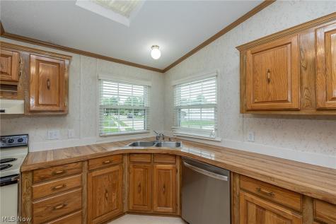 8 Jessica Lane Olmsted Twp OH 44138