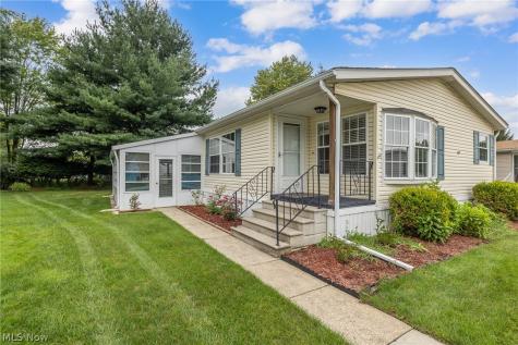 8 Jessica Lane Olmsted Twp OH 44138