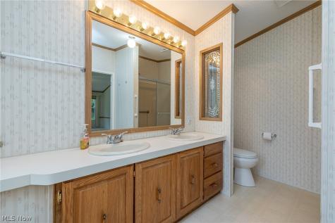 8 Jessica Lane Olmsted Twp OH 44138
