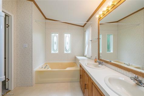 8 Jessica Lane Olmsted Twp OH 44138