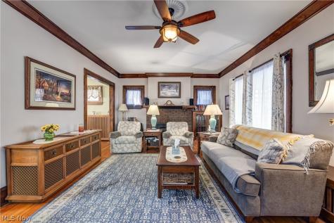 1565 Waterbury Road Lakewood OH 44107