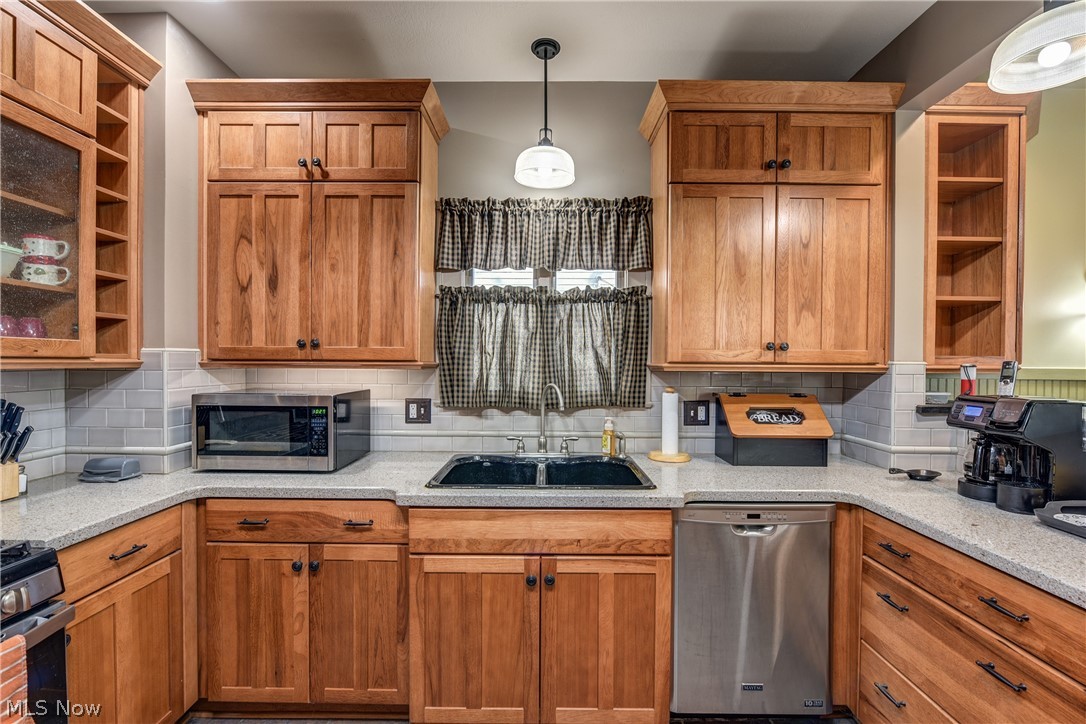 1565 Waterbury Road Lakewood OH 44107