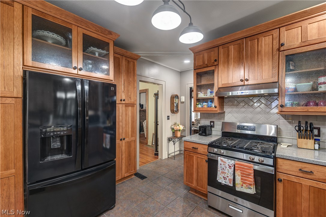 1565 Waterbury Road Lakewood OH 44107
