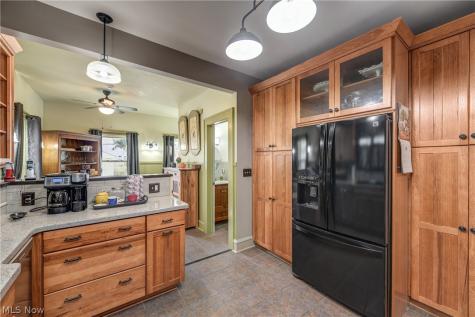 1565 Waterbury Road Lakewood OH 44107