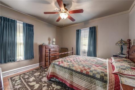 1565 Waterbury Road Lakewood OH 44107