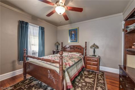 1565 Waterbury Road Lakewood OH 44107