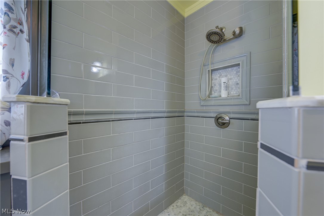 1565 Waterbury Road Lakewood OH 44107
