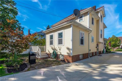 1565 Waterbury Road Lakewood OH 44107
