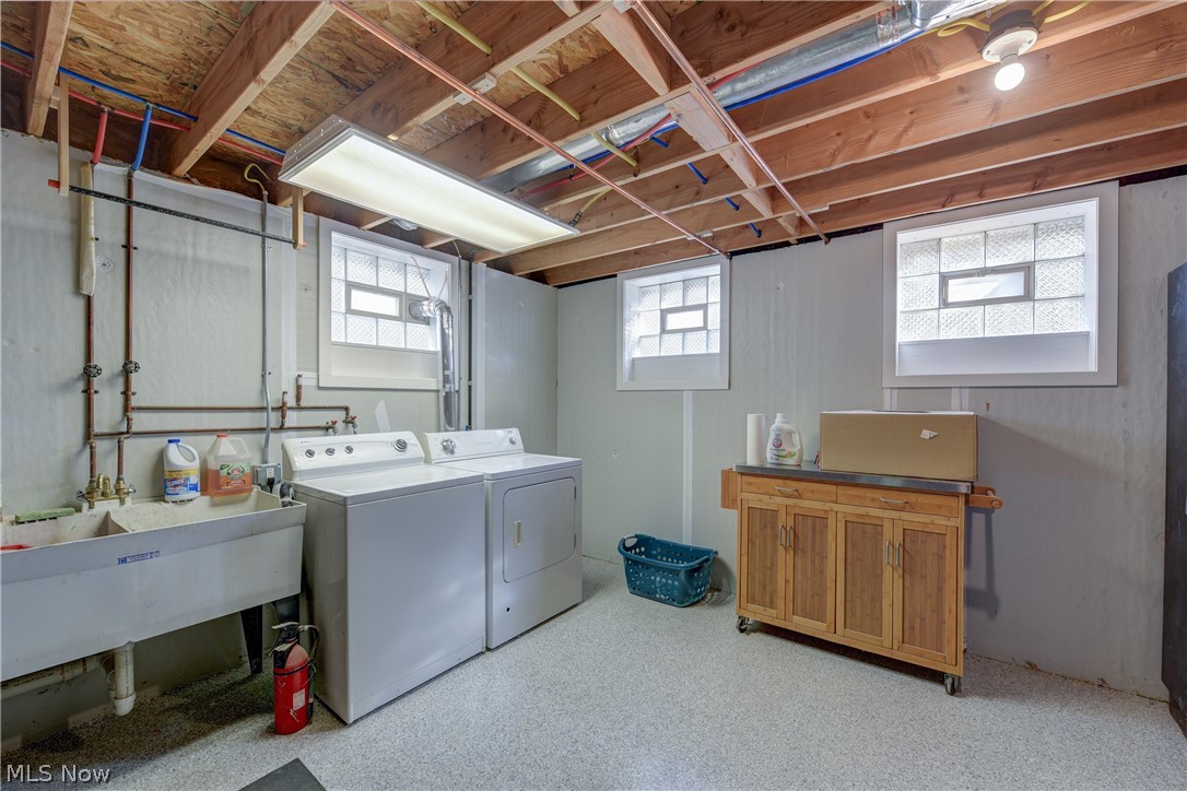 1565 Waterbury Road Lakewood OH 44107