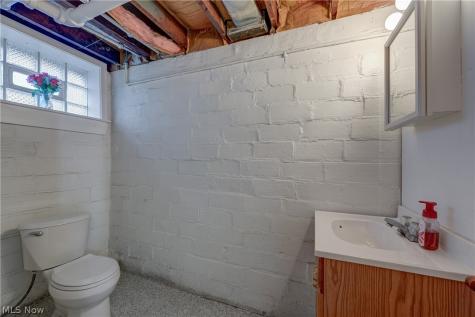 1565 Waterbury Road Lakewood OH 44107