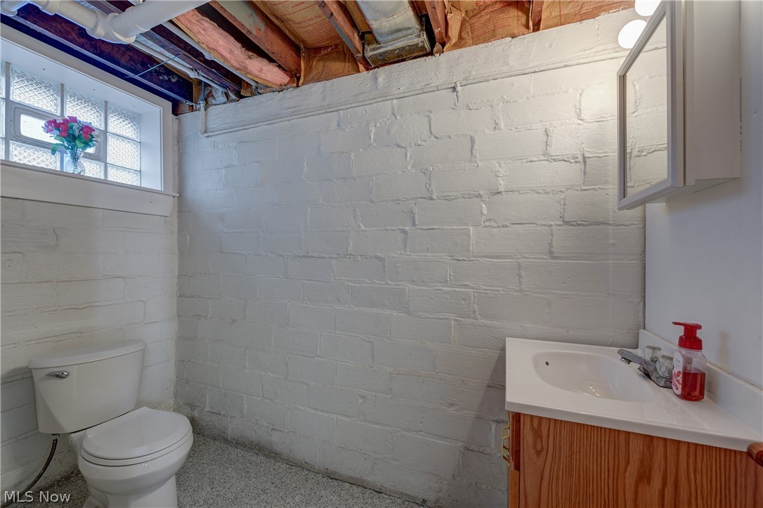 1565 Waterbury Road Lakewood OH 44107