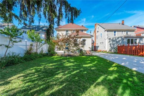 1565 Waterbury Road Lakewood OH 44107