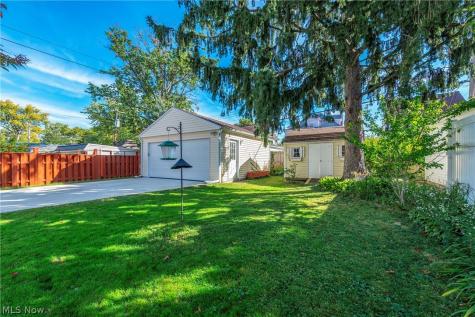 1565 Waterbury Road Lakewood OH 44107