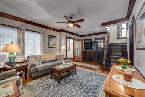 1565 Waterbury Road Lakewood OH 44107