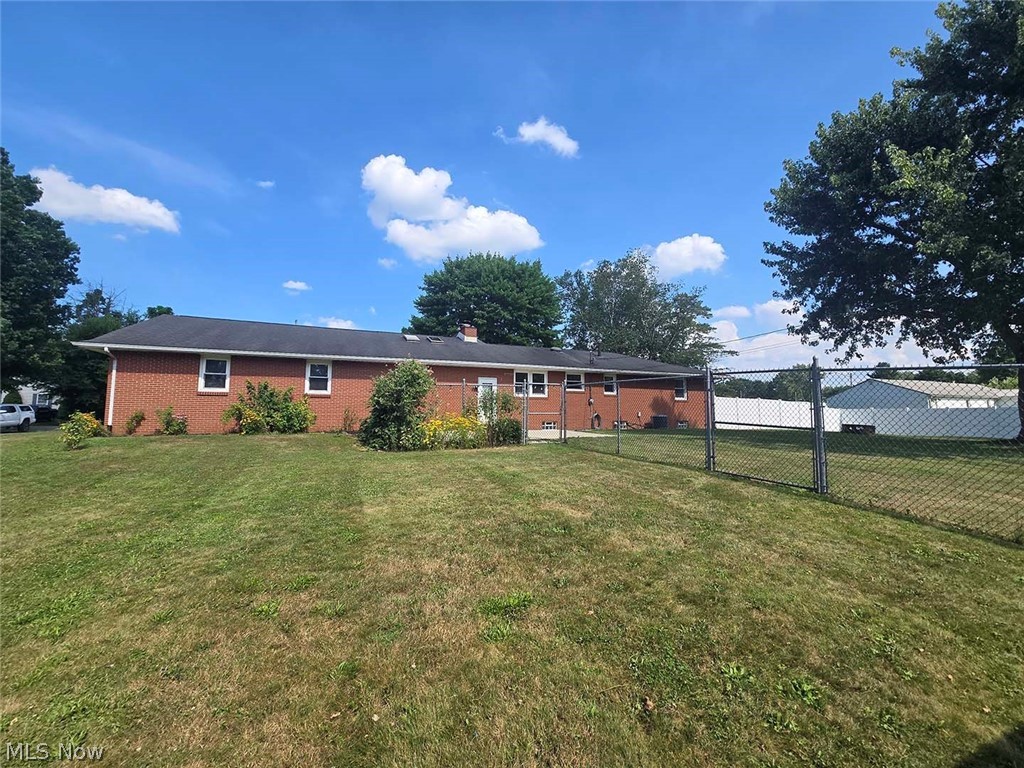 11364 West Avenue Sandyville OH 44671