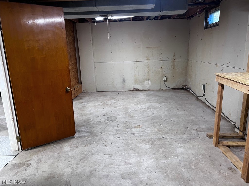 6160 Highland Avenue Lordstown OH 44481