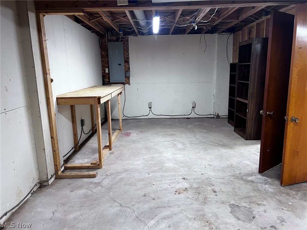 6160 Highland Avenue Lordstown OH 44481