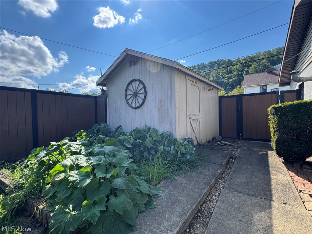 517 Walden Avenue Tiltonsville OH 43963