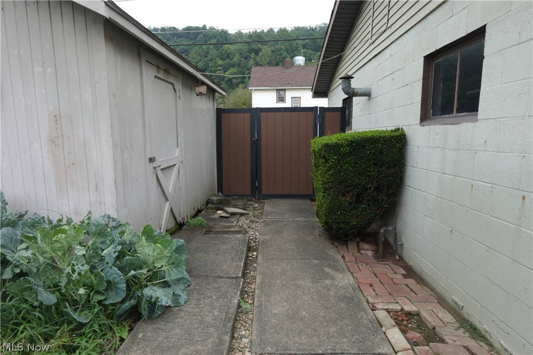 517 Walden Avenue Tiltonsville OH 43963