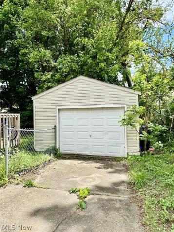927 Avon Street Akron OH 44310