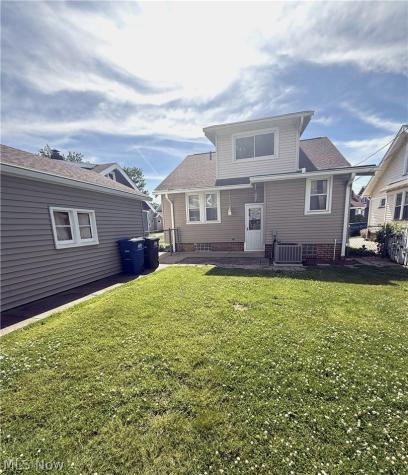 2187 Olive Avenue Lakewood OH 44107
