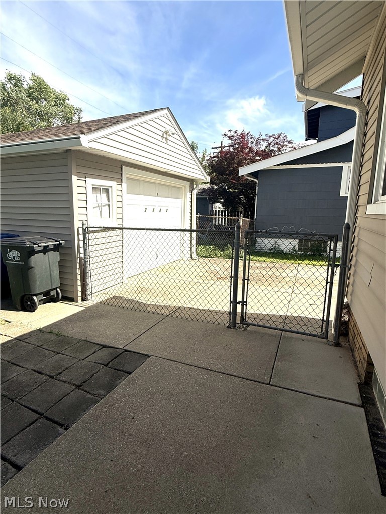 2187 Olive Avenue Lakewood OH 44107