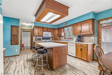 6385 Harbor Drive NW Canton OH 44718