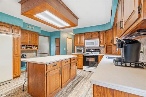6385 Harbor Drive NW Canton OH 44718